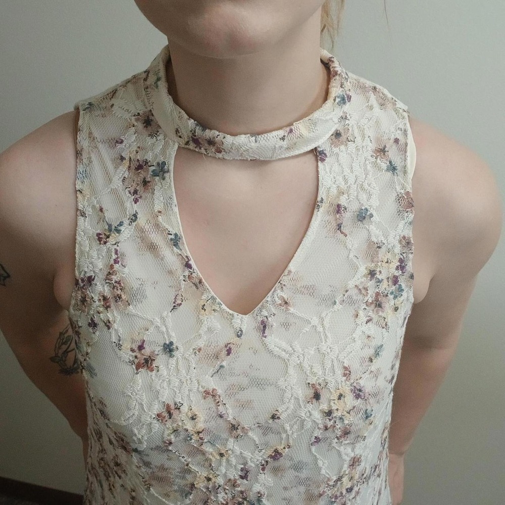 Women's lacy cream‎ floral blouse with keyhole neckline - Picture 3 of 4